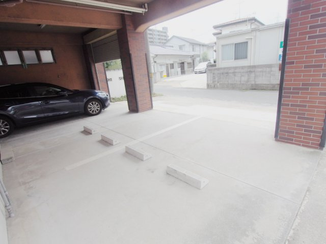 レヴェネスカの駐車場