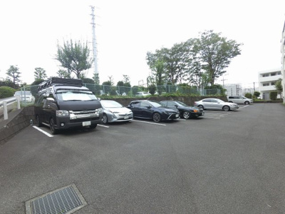 【駐車場】 | フォンテーヌ江田 | 平置き駐車場です。