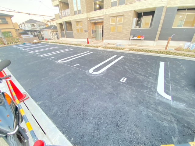 グランドールの駐車場