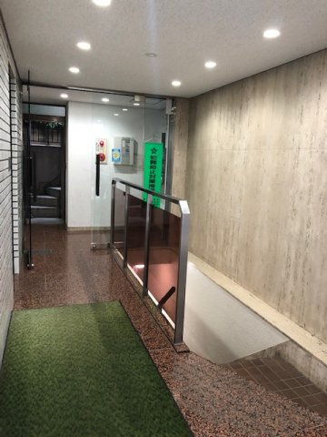 相模屋第３ビルのエントランス
