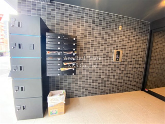 【その他共用部分】 | エントランスには荷物の受け取りに便利な宅配ボックス設置！　