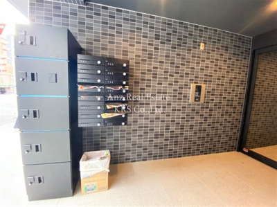 【その他共用部分】 | TOYOTOMI STAY PREMIUM 梅田Ⅲ | エントランスには荷物の受け取りに便利な宅配ボックス設置！　