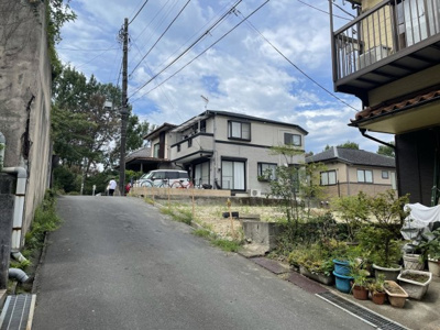 【前面道路含む現地写真】 | 日野市南平２丁目土地（建築条件なし）