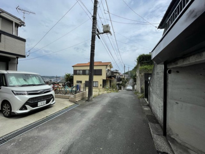 【前面道路含む現地写真】 | 日野市南平２丁目土地（建築条件なし）