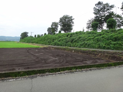 【外観】 | 大津町室土地 | 物件より南側は田畑が広がる南面道路含む周辺写真です