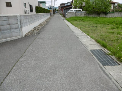 【前面道路含む現地写真】 | 黒石市緑町一丁目土地