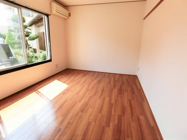 長者ハイツの洋室