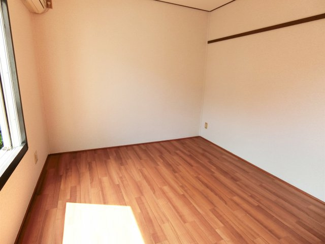 長者ハイツの洋室