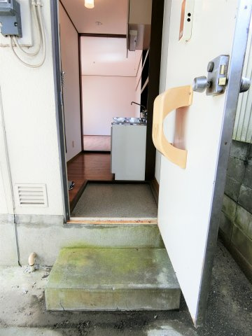 長者ハイツの玄関