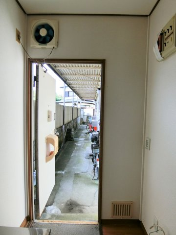 長者ハイツの玄関