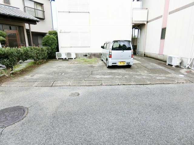 長者ハイツの駐車場