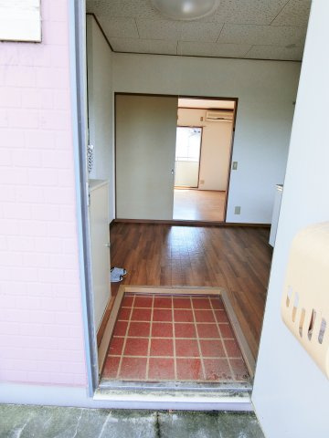 長者ハイツの玄関
