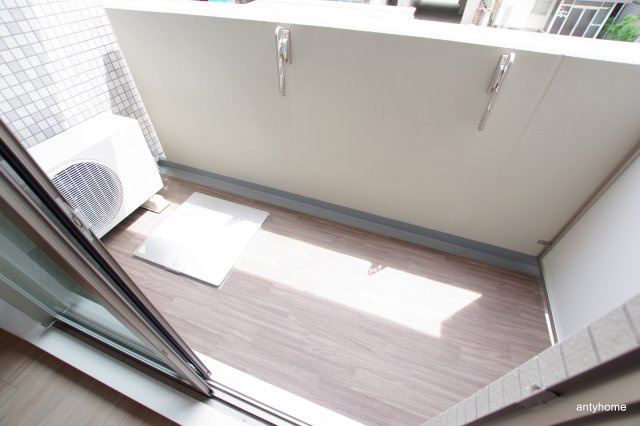 レジュールアッシュOSAKAデイフィール 仲介手数料無料のバルコニー