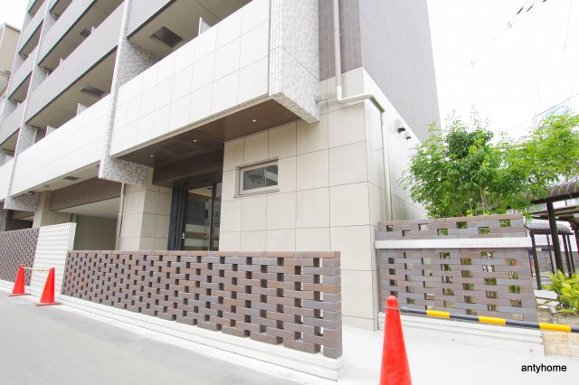 レジュールアッシュOSAKAデイフィール 仲介手数料無料のエントランス