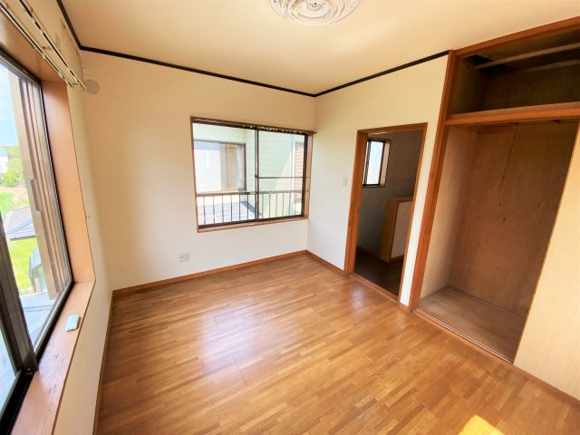 東金市求名戸建の洋室