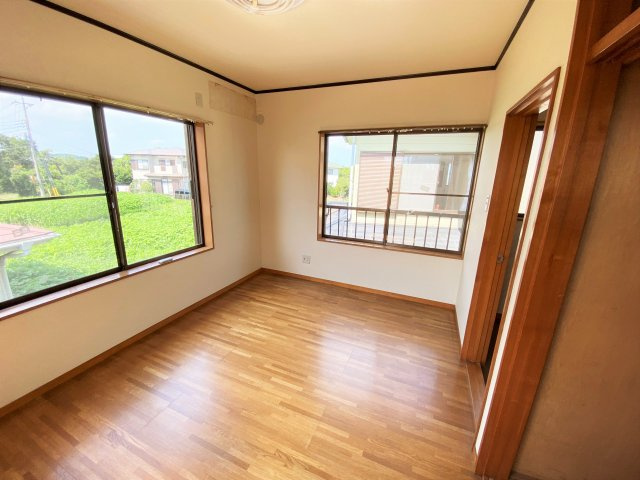 東金市求名戸建の洋室