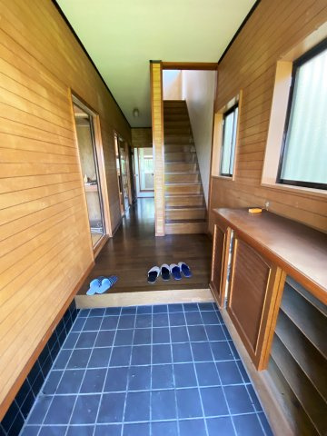 東金市求名戸建の玄関