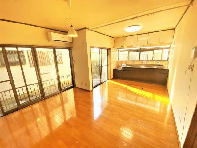 東金市求名戸建の居間・リビング