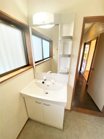 東金市求名戸建の洗面所