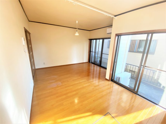 東金市求名戸建の居間・リビング