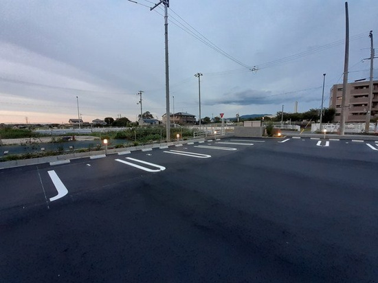 カーサレイメイの駐車場