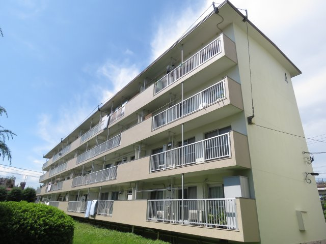 三光町団地４号棟の外観