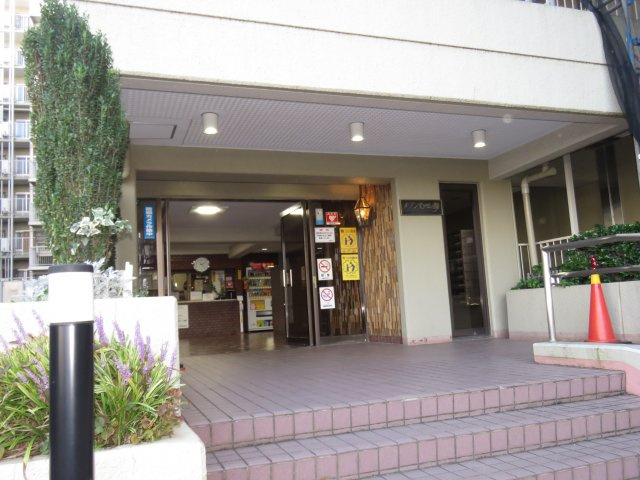 メゾンむさし野のエントランス