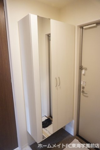 熊本市東区小山１丁目のアパートの玄関