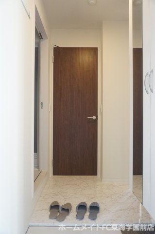 熊本市東区小山１丁目のアパートの玄関