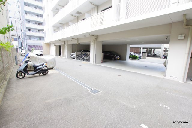 ドライバウム江坂 仲介手数料無料の駐車場