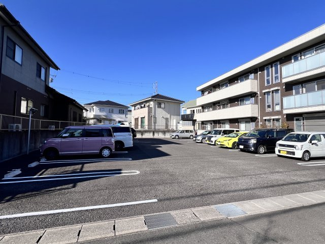 フローラルコートの駐車場