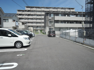 【駐車場】