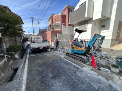 【前面道路含む現地写真】 | 千種区希望ヶ丘第2期　1号棟＜仲介手数料無料＞富士見台小学校・千種台中学校 | 2/9撮影
住宅ローンアドバイザーの村田です。住宅ローン審査が通らなかった方、あきらめる前にご相談ください。