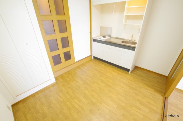 ノルデンハイム東三国　仲介手数料無料の居間・リビング