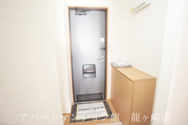 クレスト藤ヶ丘ⅡＢ棟の玄関