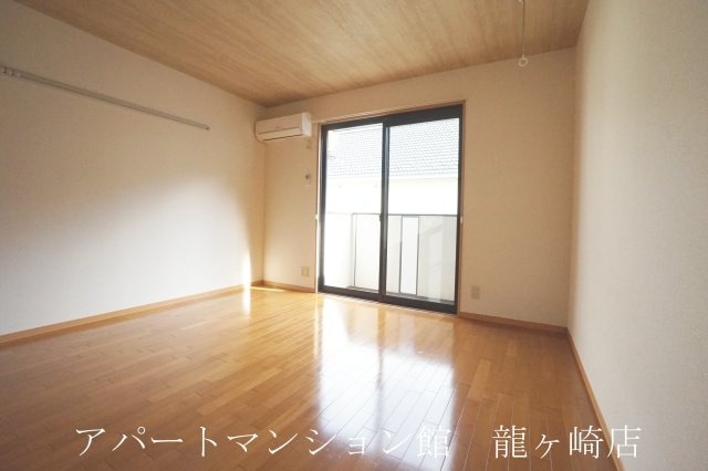 クレスト藤ヶ丘ⅡＢ棟の居間・リビング