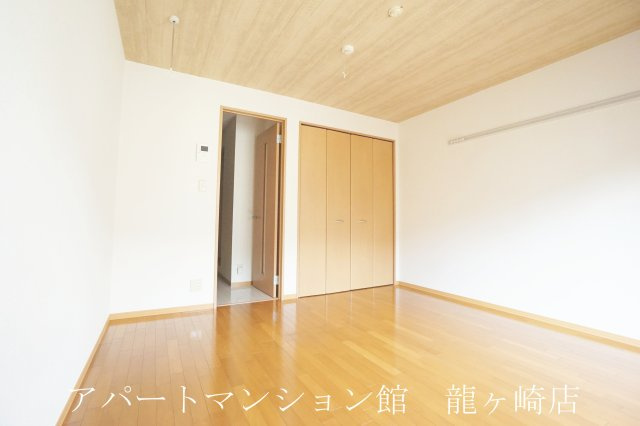 クレスト藤ヶ丘ⅡＢ棟の居間・リビング