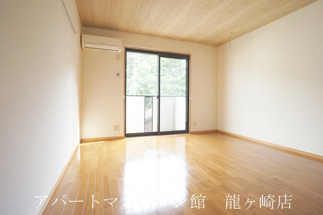 クレスト藤ヶ丘ⅡＢ棟の居間・リビング