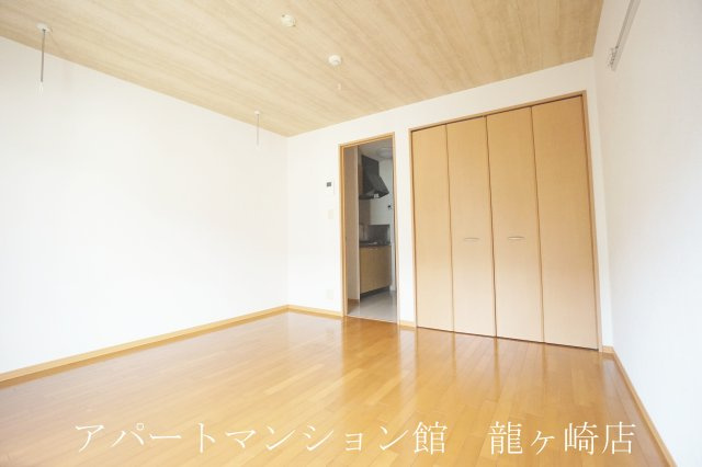 クレスト藤ヶ丘ⅡＢ棟の居間・リビング