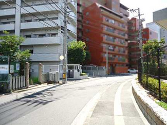【周辺】 | 【2021年8月末リノベーション工事終了予定】
物件の陽当りや通風・仕様設備や
お部屋の大きさの比較、状態など、
資料には掲載していない情報がたくさんあります。
ぜひ現地を見られる事をお勧めいたします
