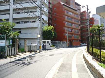 【周辺】 | ダイアパレス国泰寺弐番館 | 【2021年8月末リノベーション工事終了予定】
物件の陽当りや通風・仕様設備や
お部屋の大きさの比較、状態など、
資料には掲載していない情報がたくさんあります。
ぜひ現地を見られる事をお勧めいたします