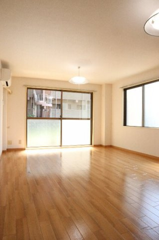 【洋室】 | 佐久間ハイツ | 広くて使いやすいお部屋です