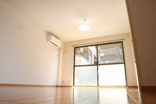 【居間・リビング】 | 佐久間ハイツ | 1日ゆっくりお部屋でくつろぐのも良いですね