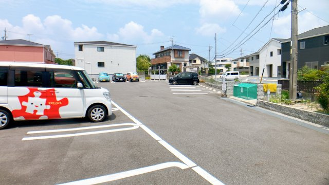 メゾンアイⅢの駐車場