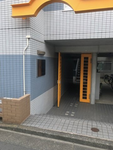 月村マンションNo.20のエントランス