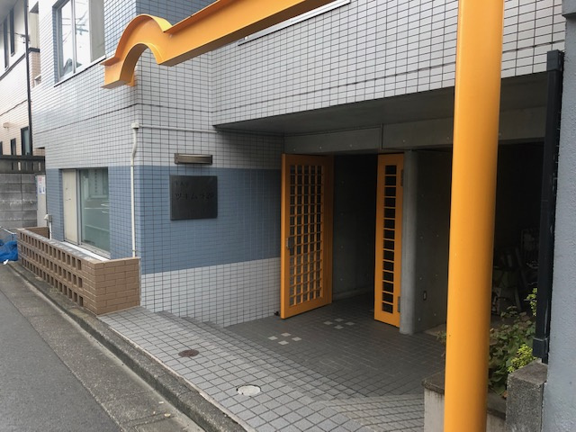 月村マンションNo.20のエントランス