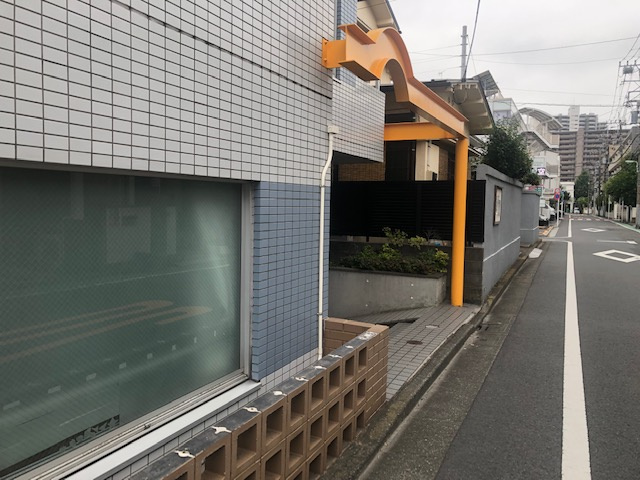 月村マンションNo.20のエントランス