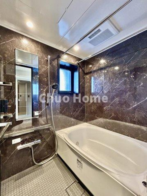 【浴室】 | キャッスルマンション亀戸立花 | 【バスルーム】暖房換気乾燥機付きシステムバスルーム。暖房・冷風・換気・乾燥など、毎日を快適に過ごせるうれしい機能が揃っています。雨の日の洗濯物も安心です。