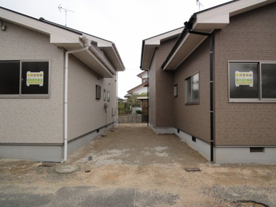 【駐車場】 | 西梶返貸家(フルリノベーション)Ａ棟 | 車をお持ちの方に嬉しい駐車場付きの物件です