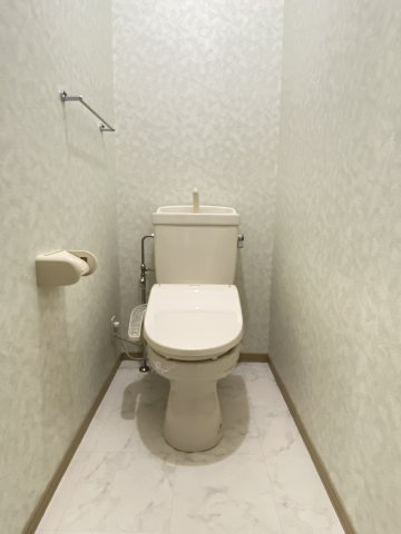 ファミールＫのトイレ|温水洗浄暖房便座付き